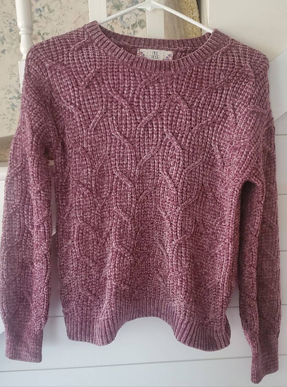 XS Pink Rose Lilac Colored Sweater